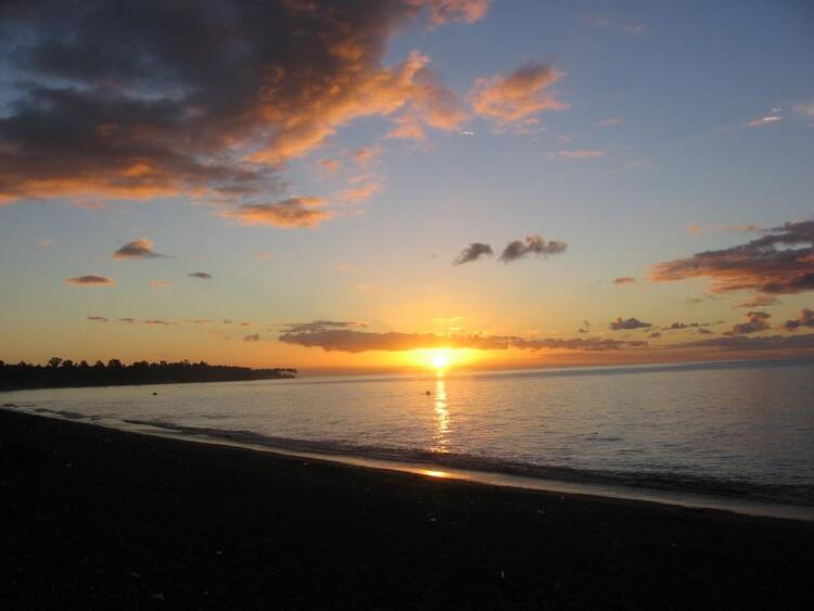 Pantai taniwe.jpg